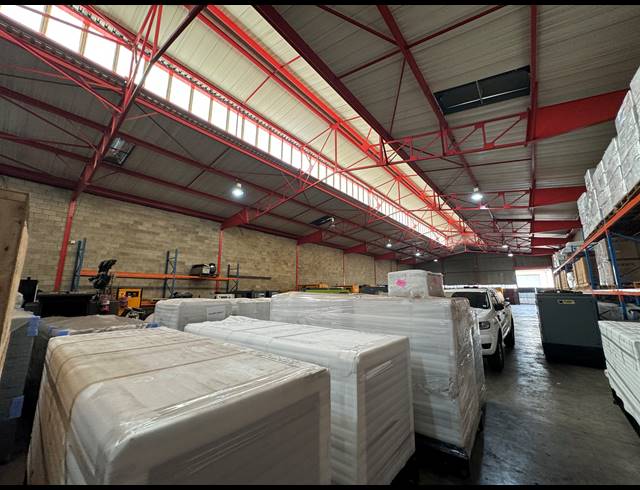 1,087M² WAREHOUSE TO LET IN JET PARK